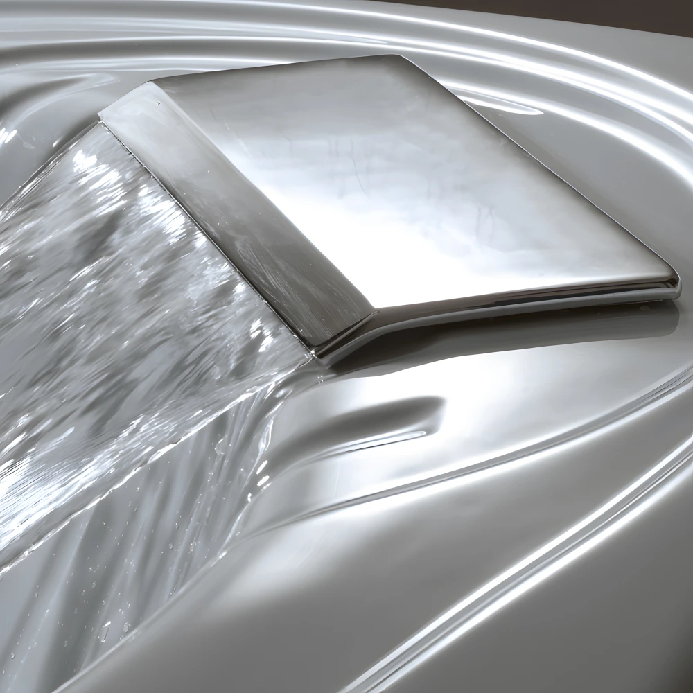 Bec cascade (en laiton chromé) intégré à la coque