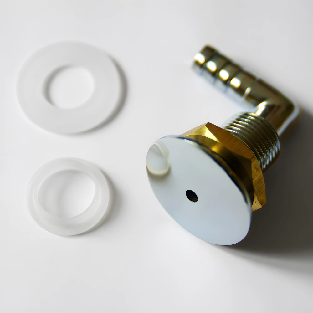 Jets massage acupuncture (en laiton chromé) sur le fond de la coque